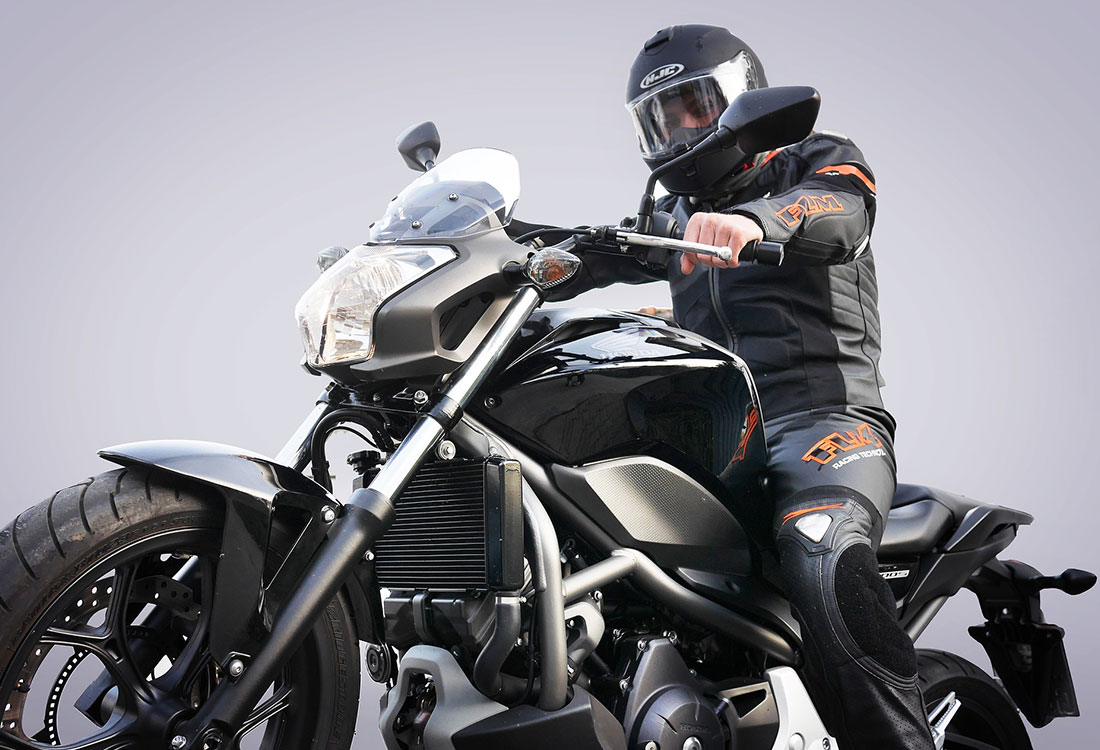 fahrschule-motorradkleidung-vorhanden3-1100x750